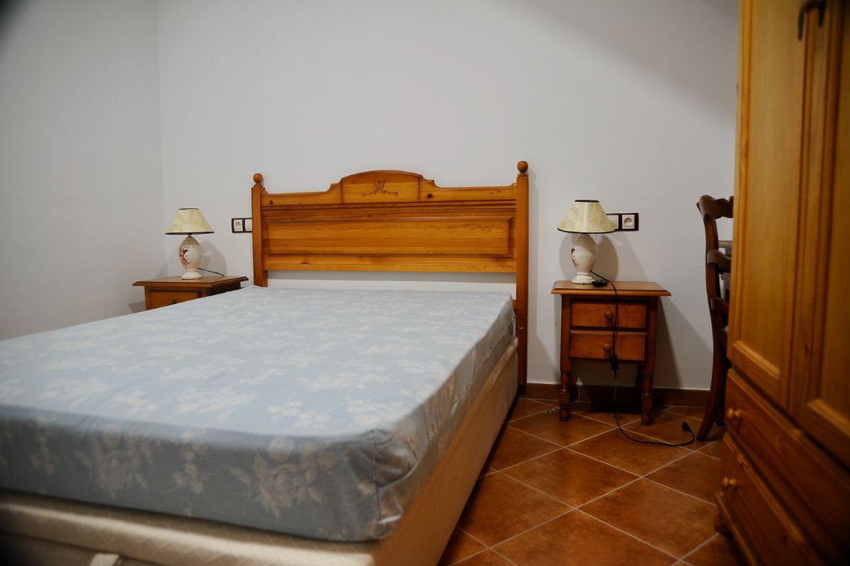 For sale of hotel in Cúllar Vega
