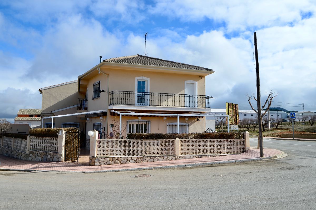 For sale of commercial in María