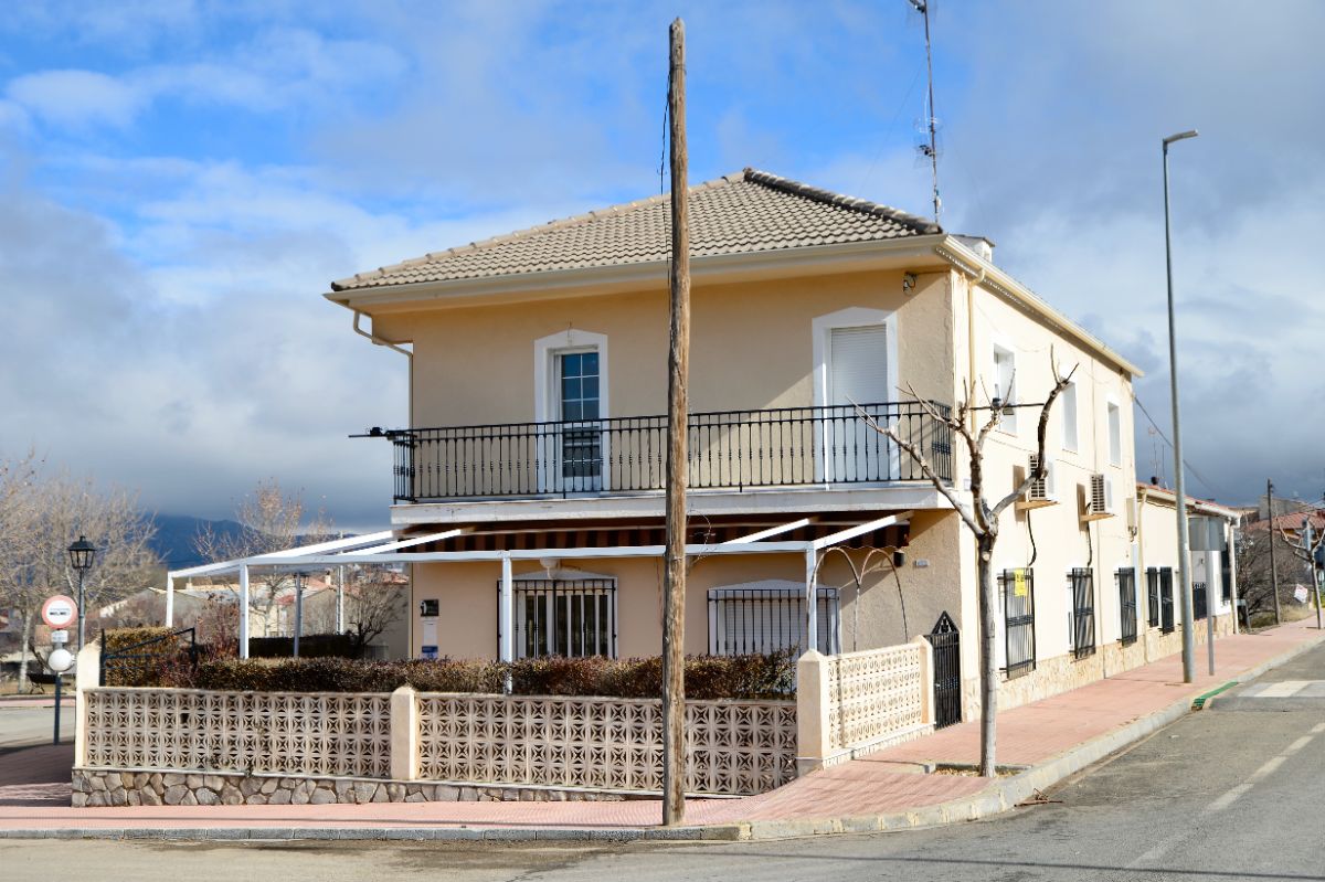 For sale of commercial in María