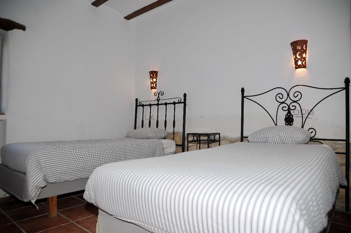 For sale of hotel in Taberno