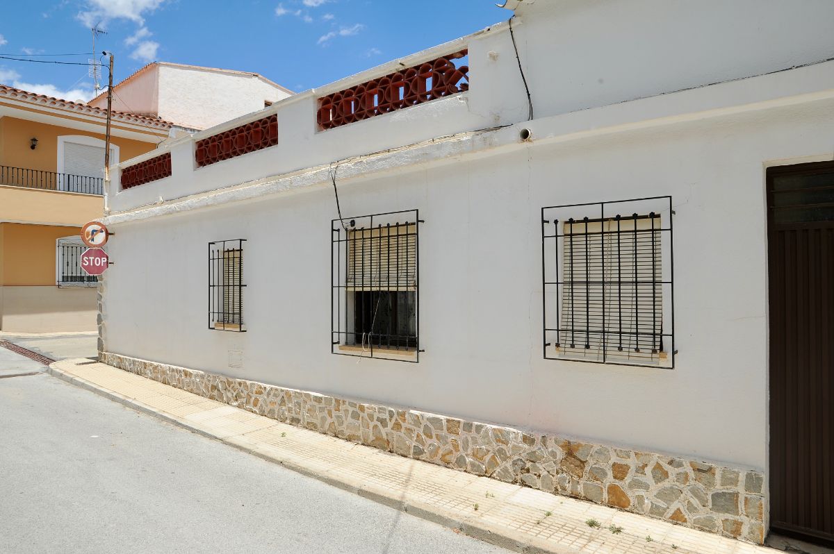 For sale of house in Vélez-Rubio