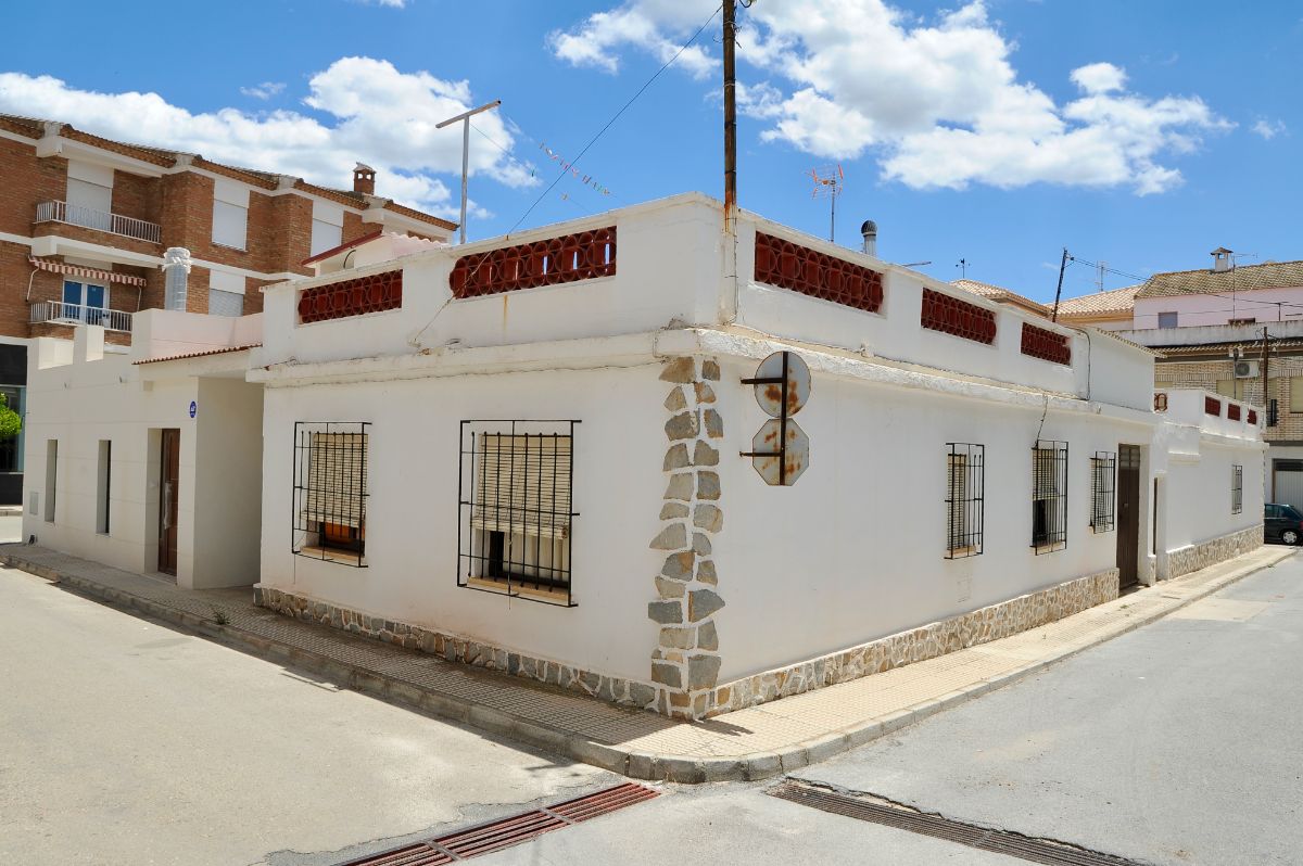 For sale of house in Vélez-Rubio