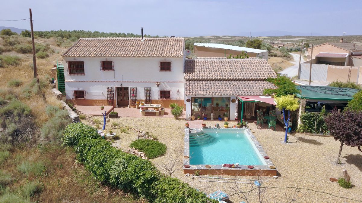 For sale of house in Cúllar