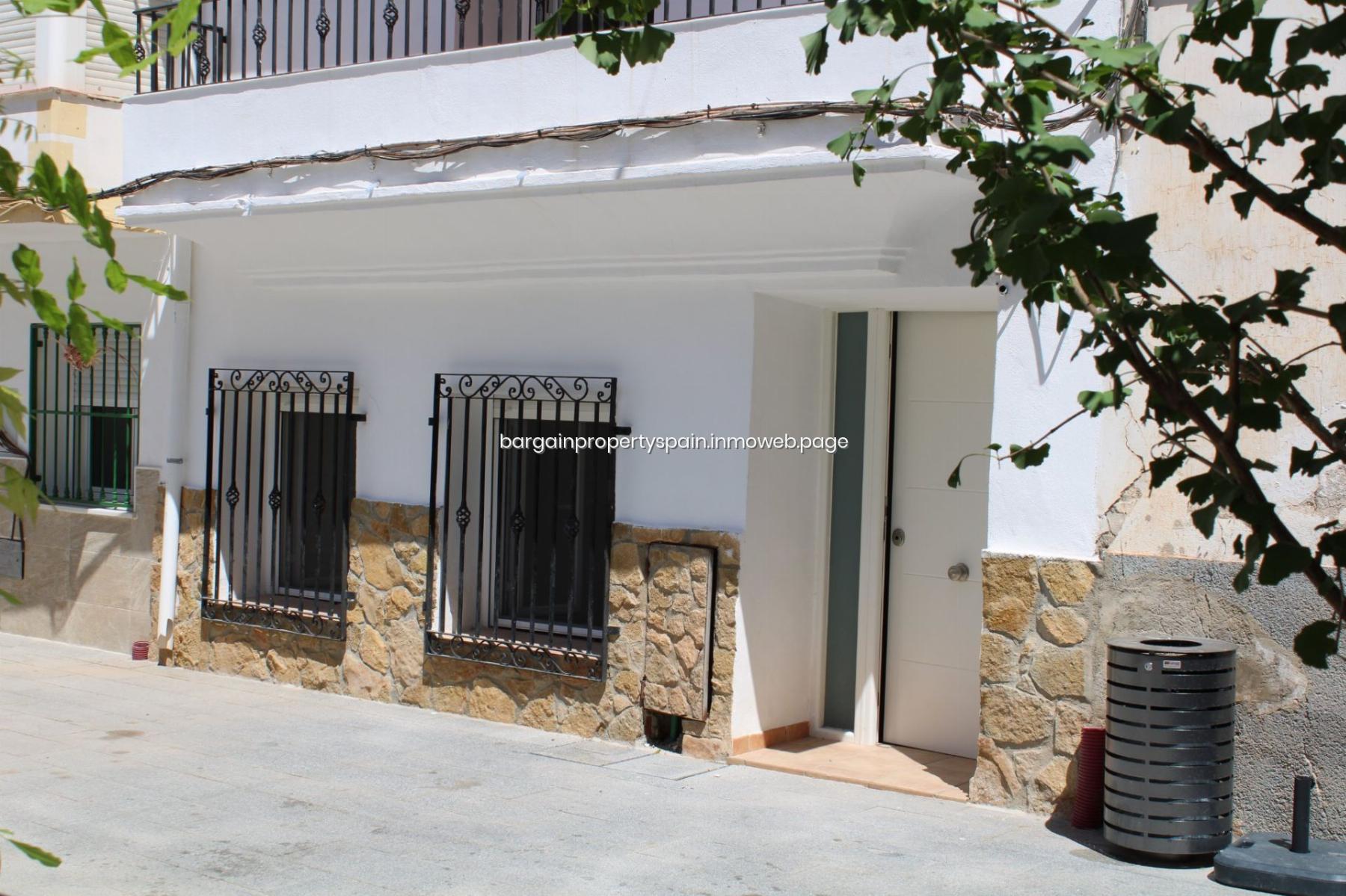 For sale of building in Zújar