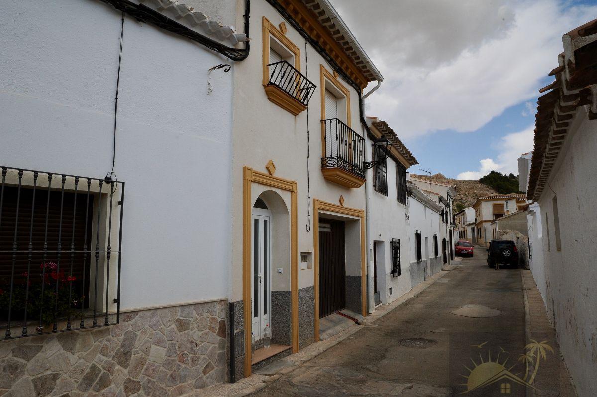 For sale of house in Vélez-Blanco