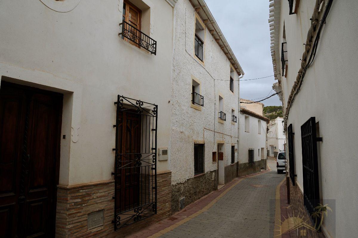 For sale of house in Vélez-Blanco