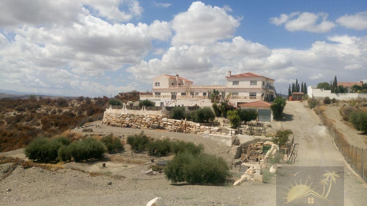 For sale of villa in Huércal-Overa