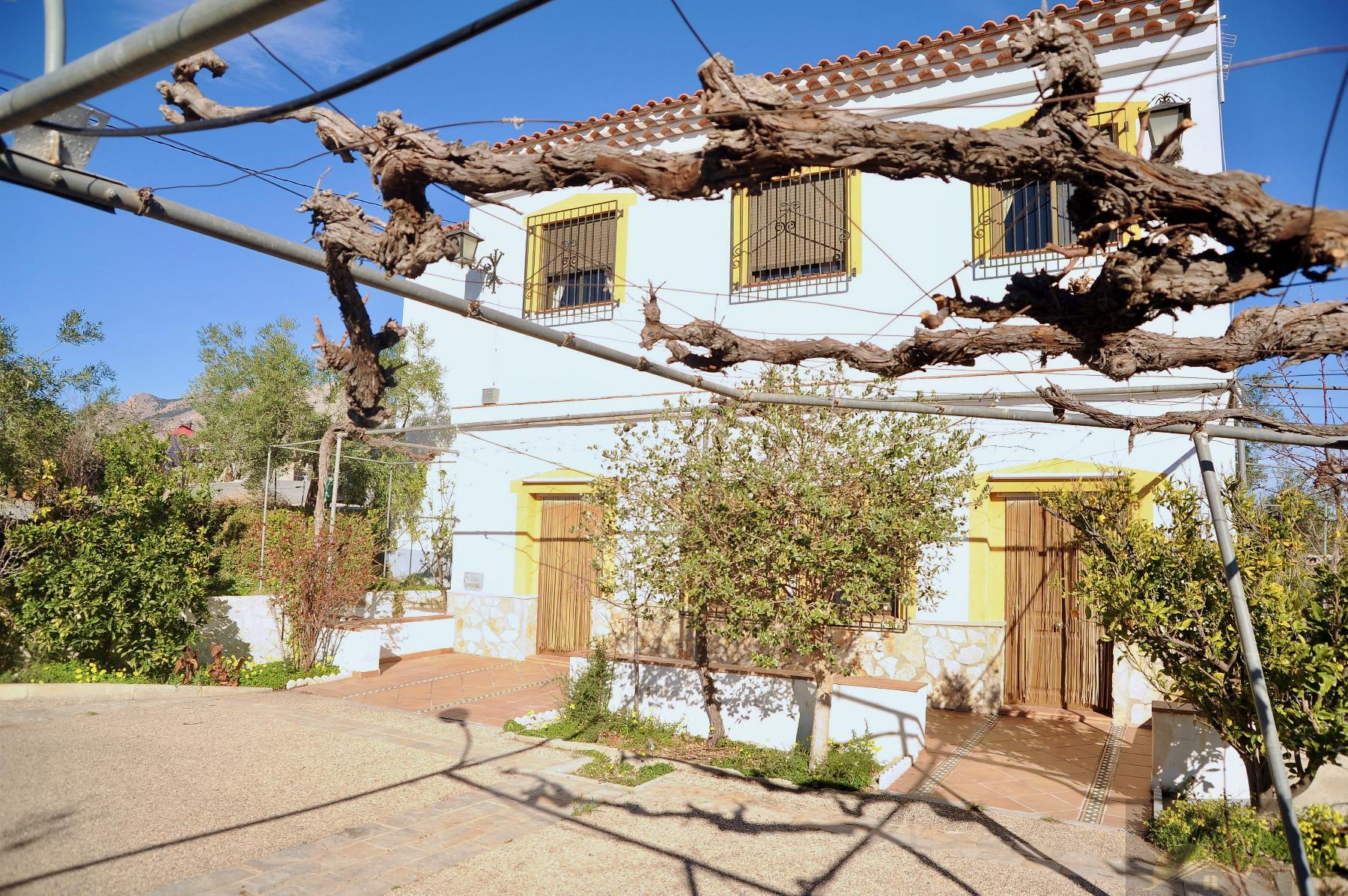 For sale of house in Vélez-Rubio