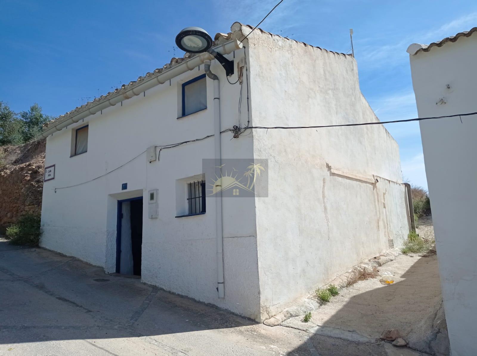 For sale of house in Hinojares