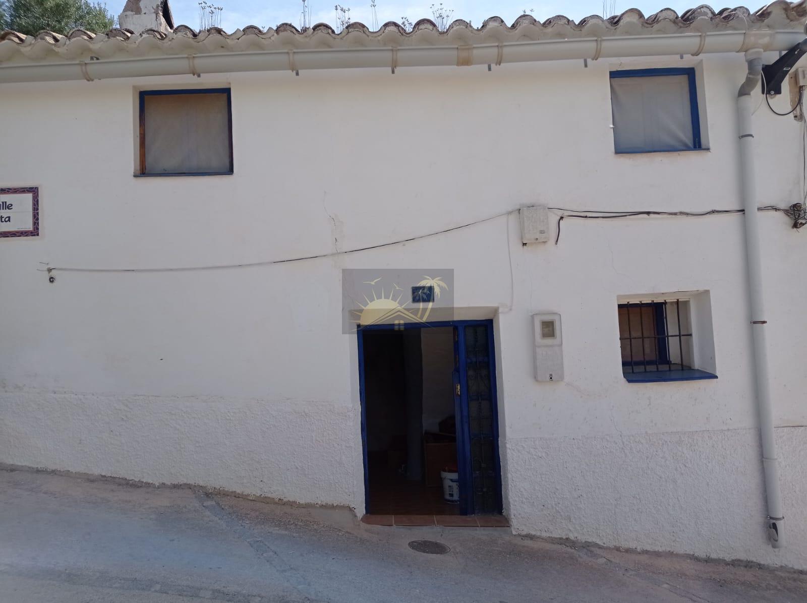For sale of house in Hinojares