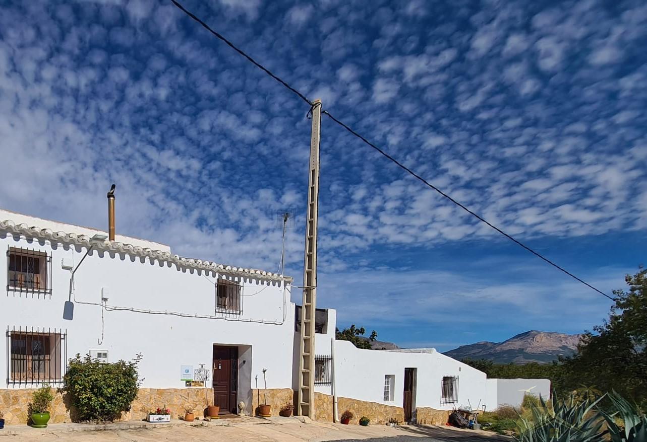 For sale of masia in Chirivel