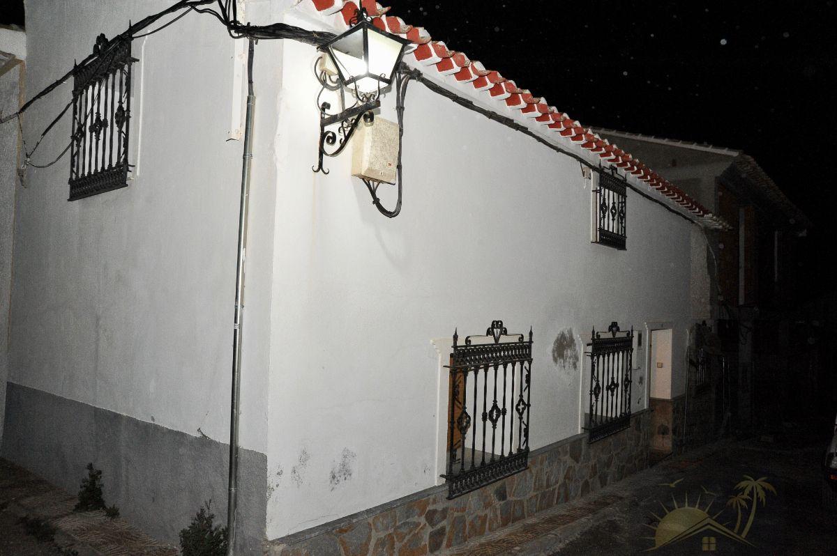 For sale of house in Vélez-Blanco