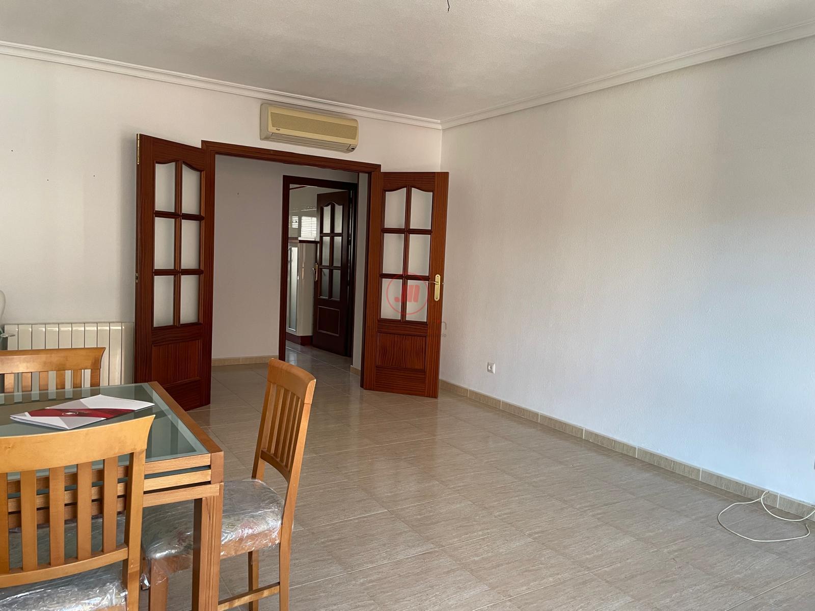 For sale of flat in Cáceres