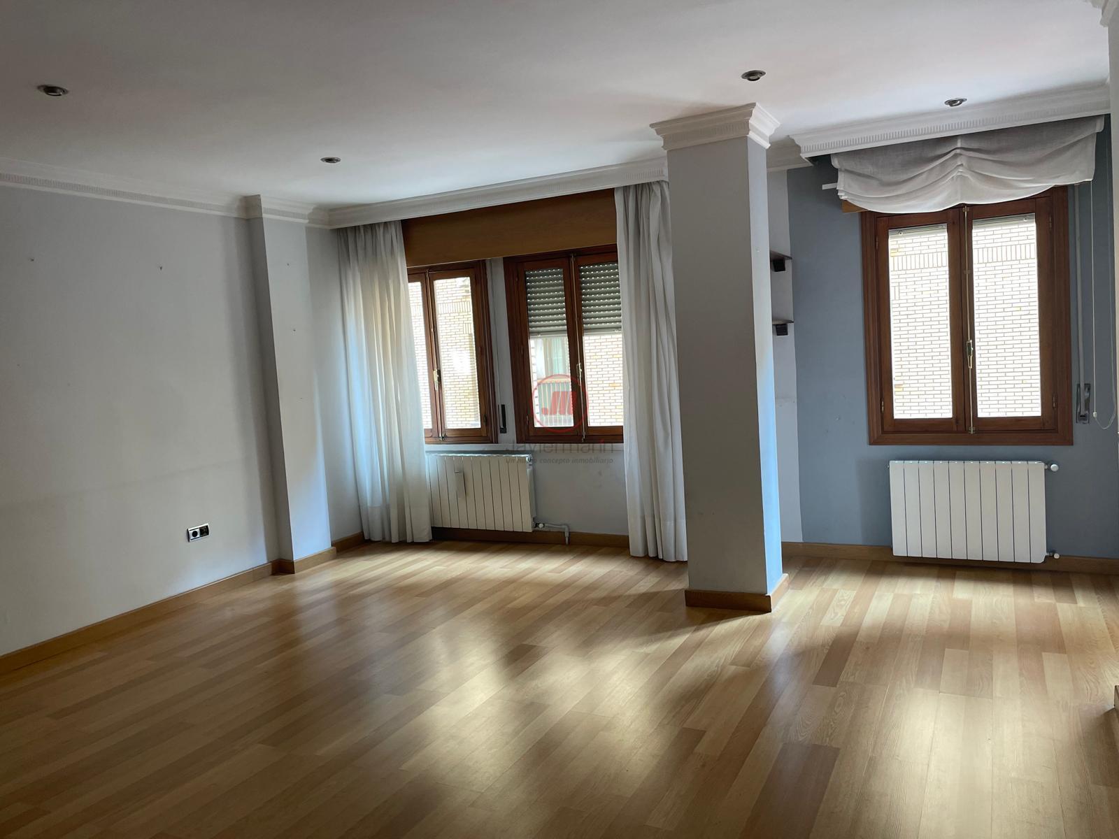 For sale of flat in Cáceres