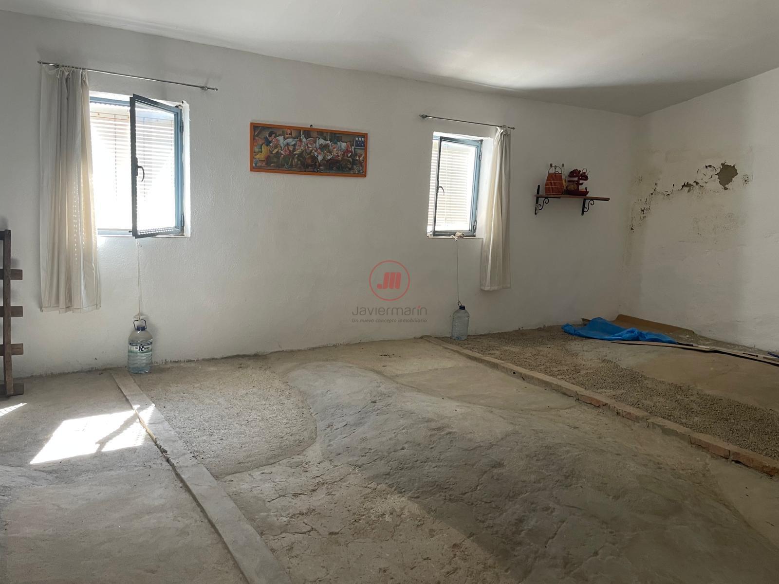 For sale of house in Casar de Cáceres