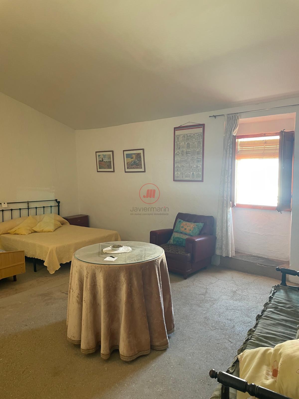 For sale of house in Casar de Cáceres