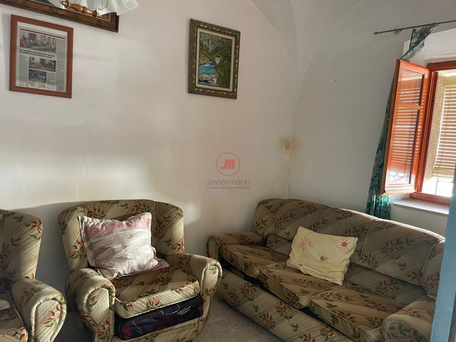 For sale of house in Casar de Cáceres