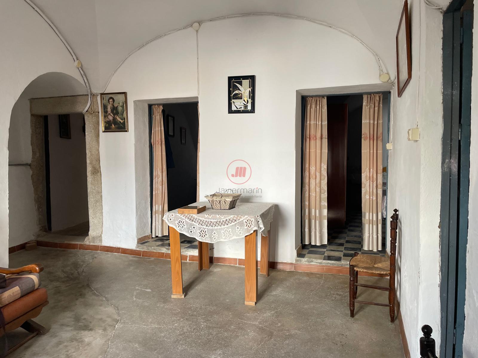 For sale of house in Casar de Cáceres