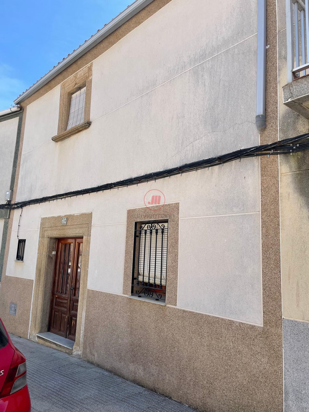 For sale of house in Casar de Cáceres