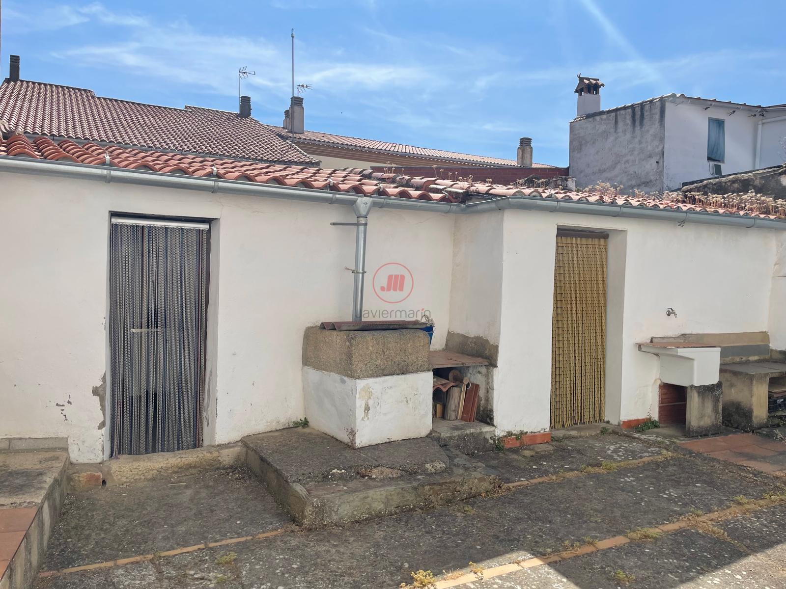 For sale of house in Casar de Cáceres