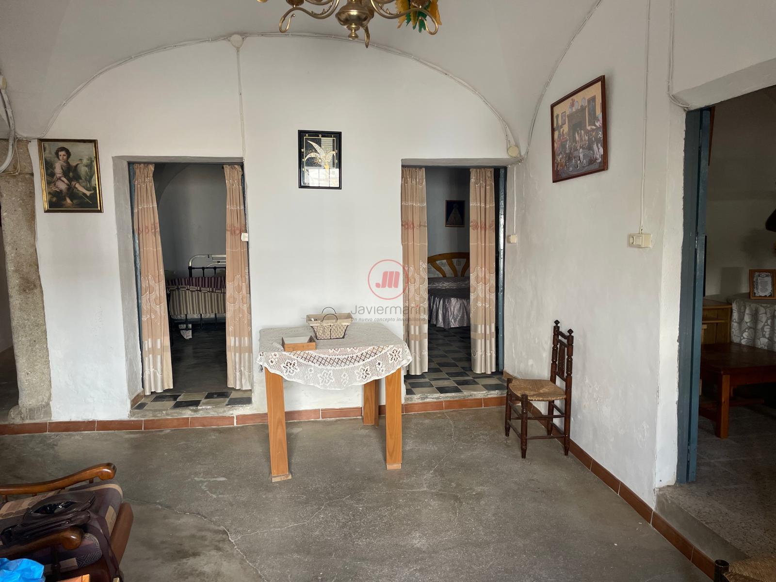 For sale of house in Casar de Cáceres
