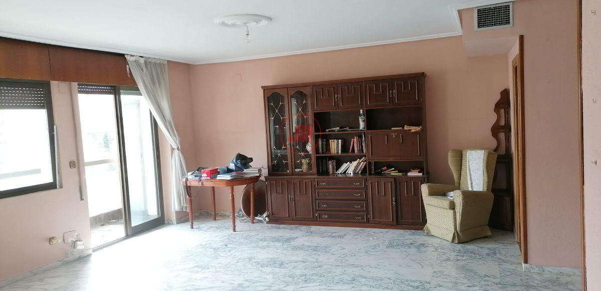 For sale of flat in Cáceres