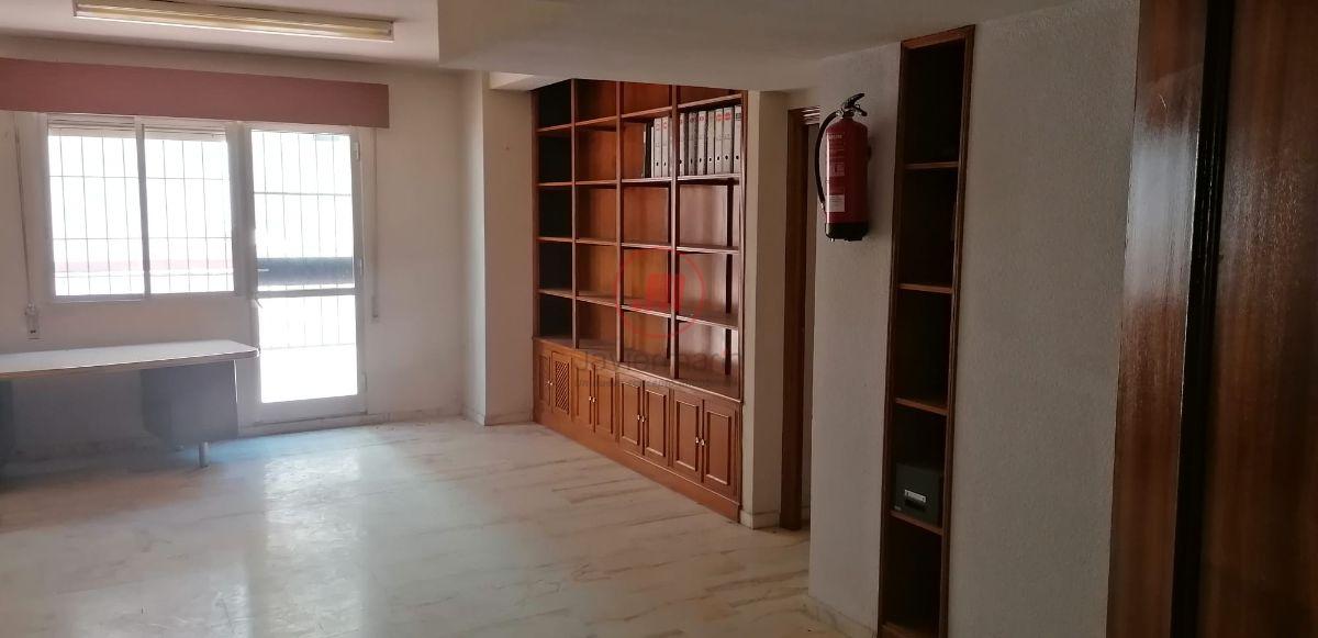 For sale of commercial in Cáceres