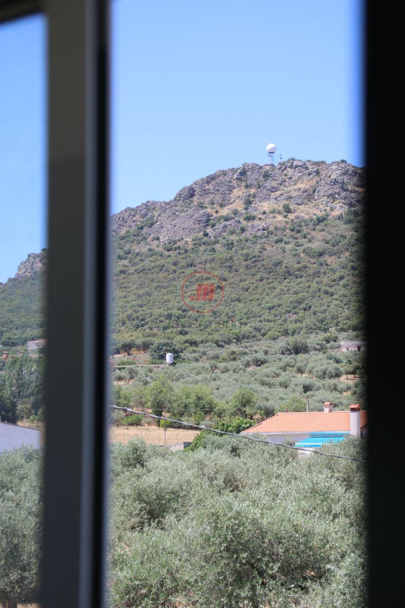 For sale of house in Sierra de Fuentes