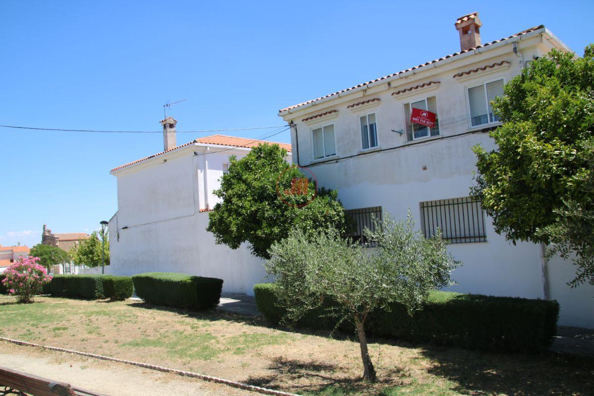 For sale of house in Sierra de Fuentes