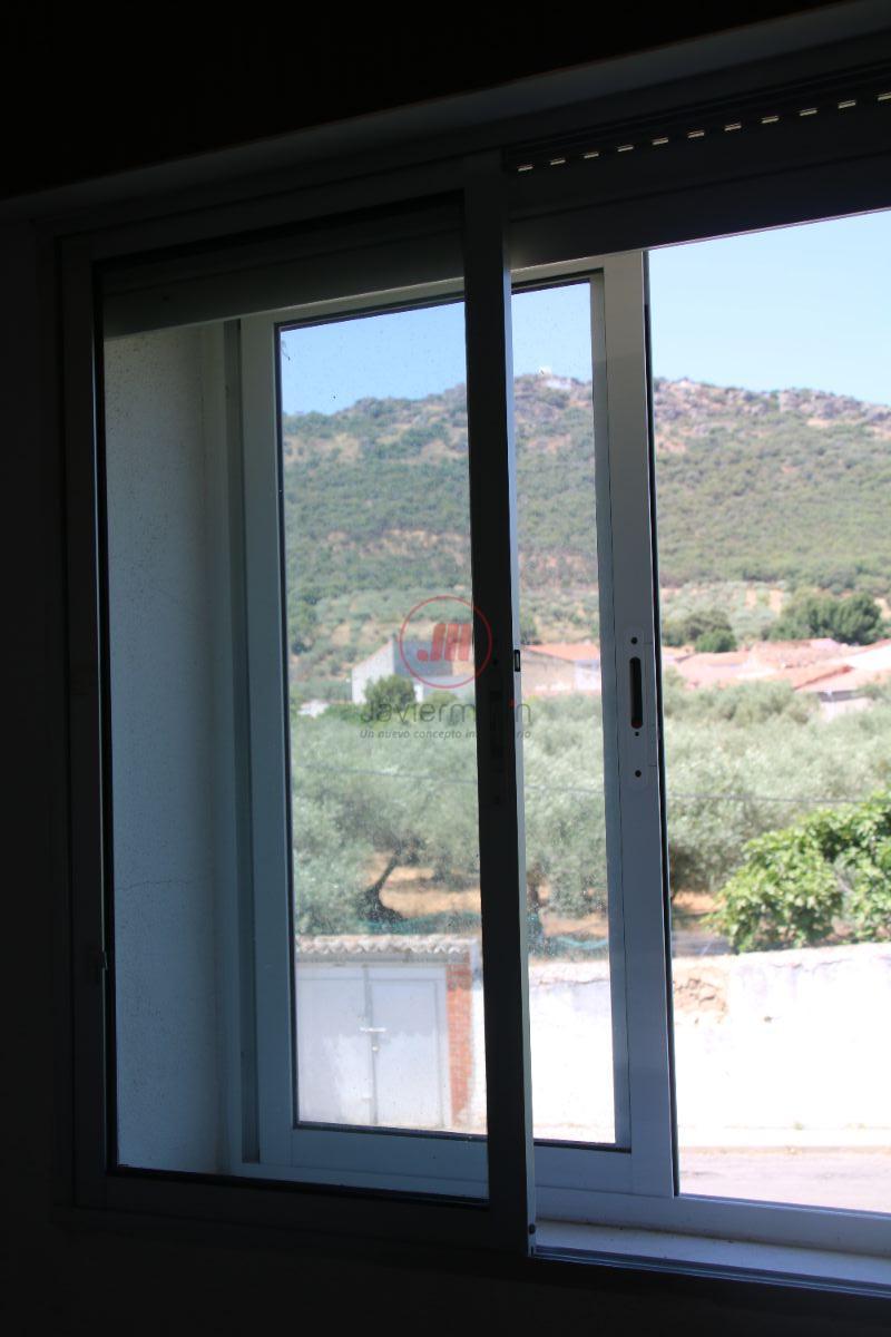 For sale of house in Sierra de Fuentes