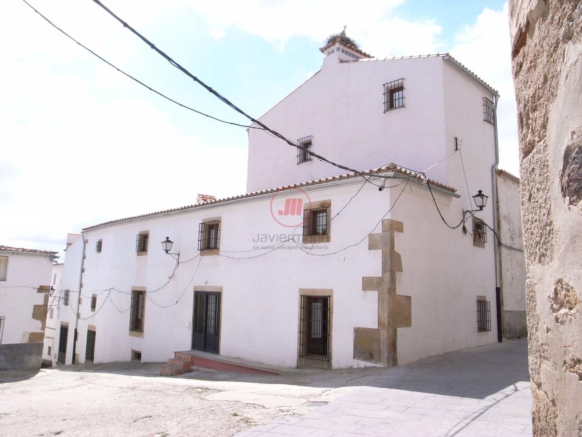 For sale of house in Alcuéscar