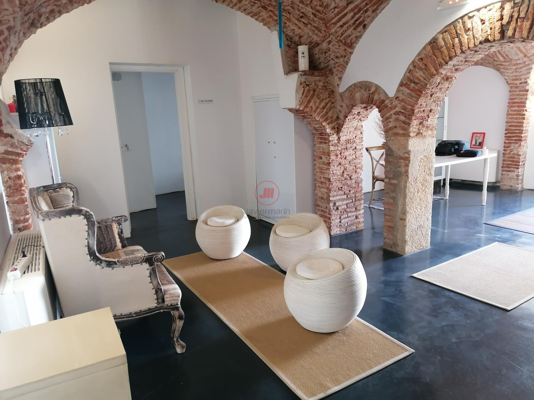 For sale of house in Alcuéscar