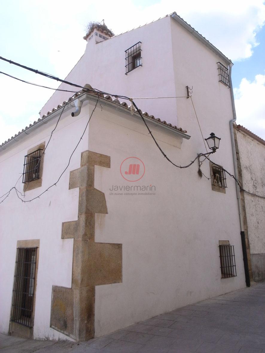 For sale of house in Alcuéscar