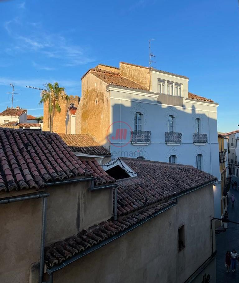 For sale of flat in Cáceres