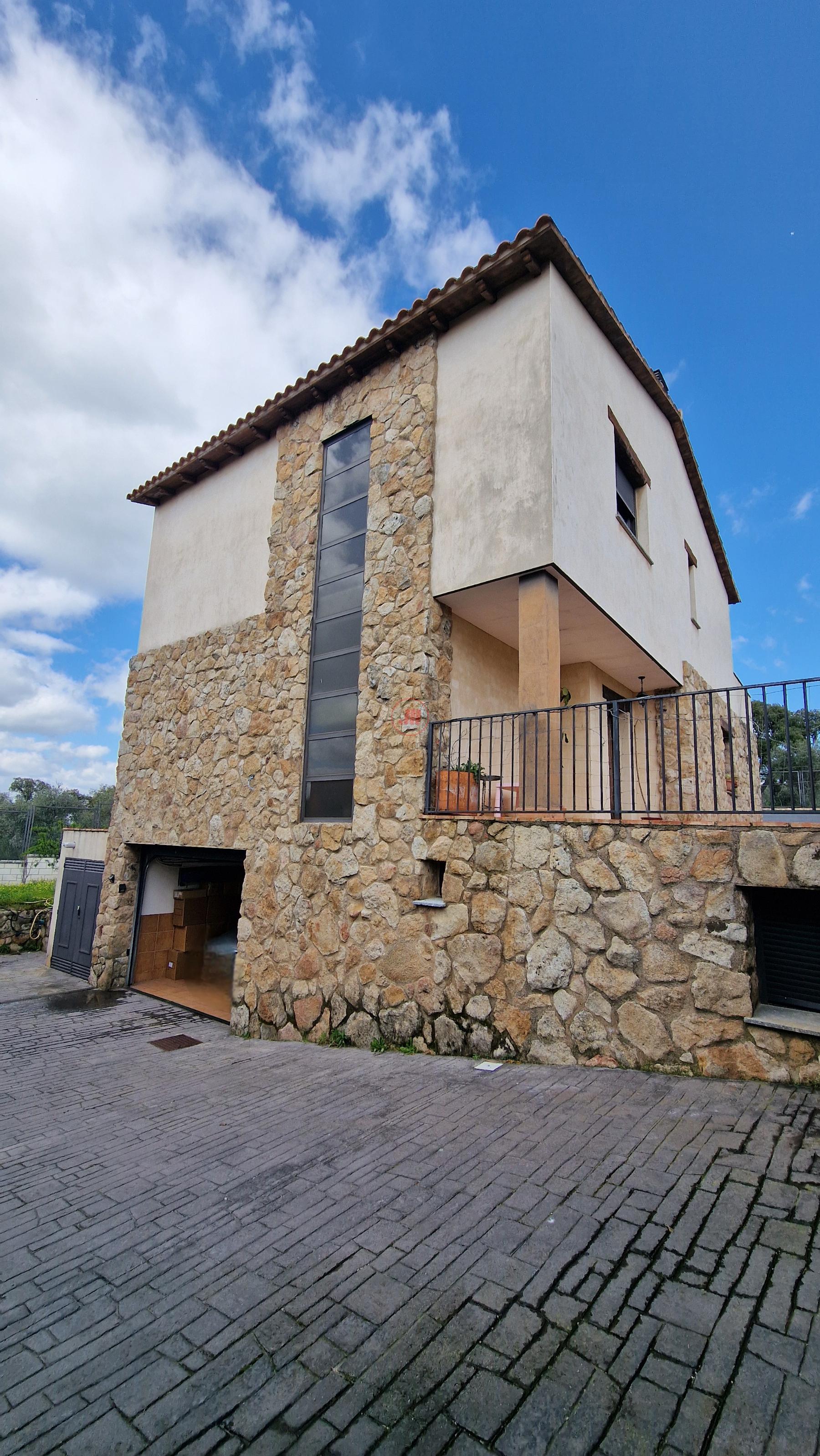 For sale of chalet in Cáceres