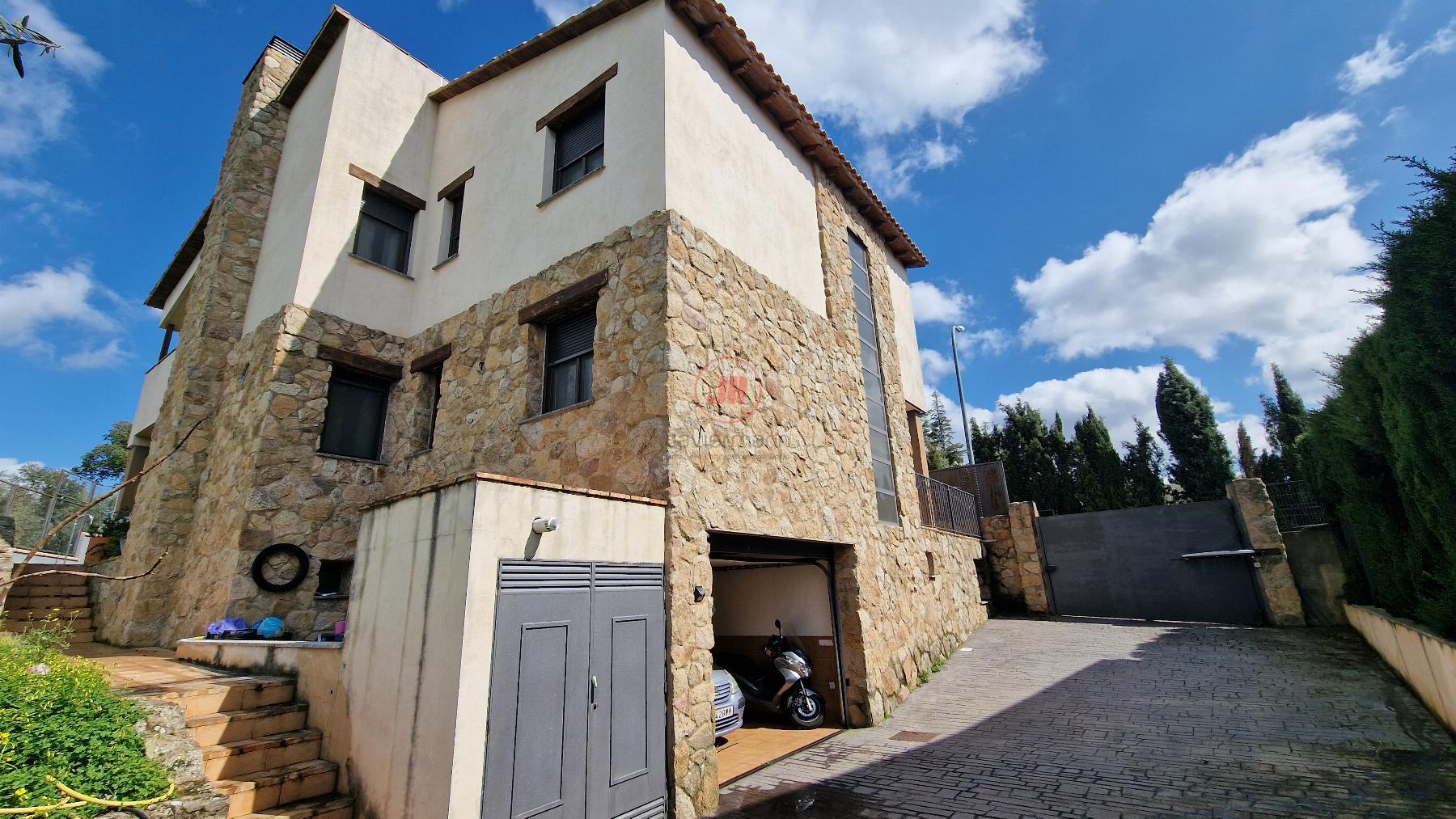 For sale of chalet in Cáceres