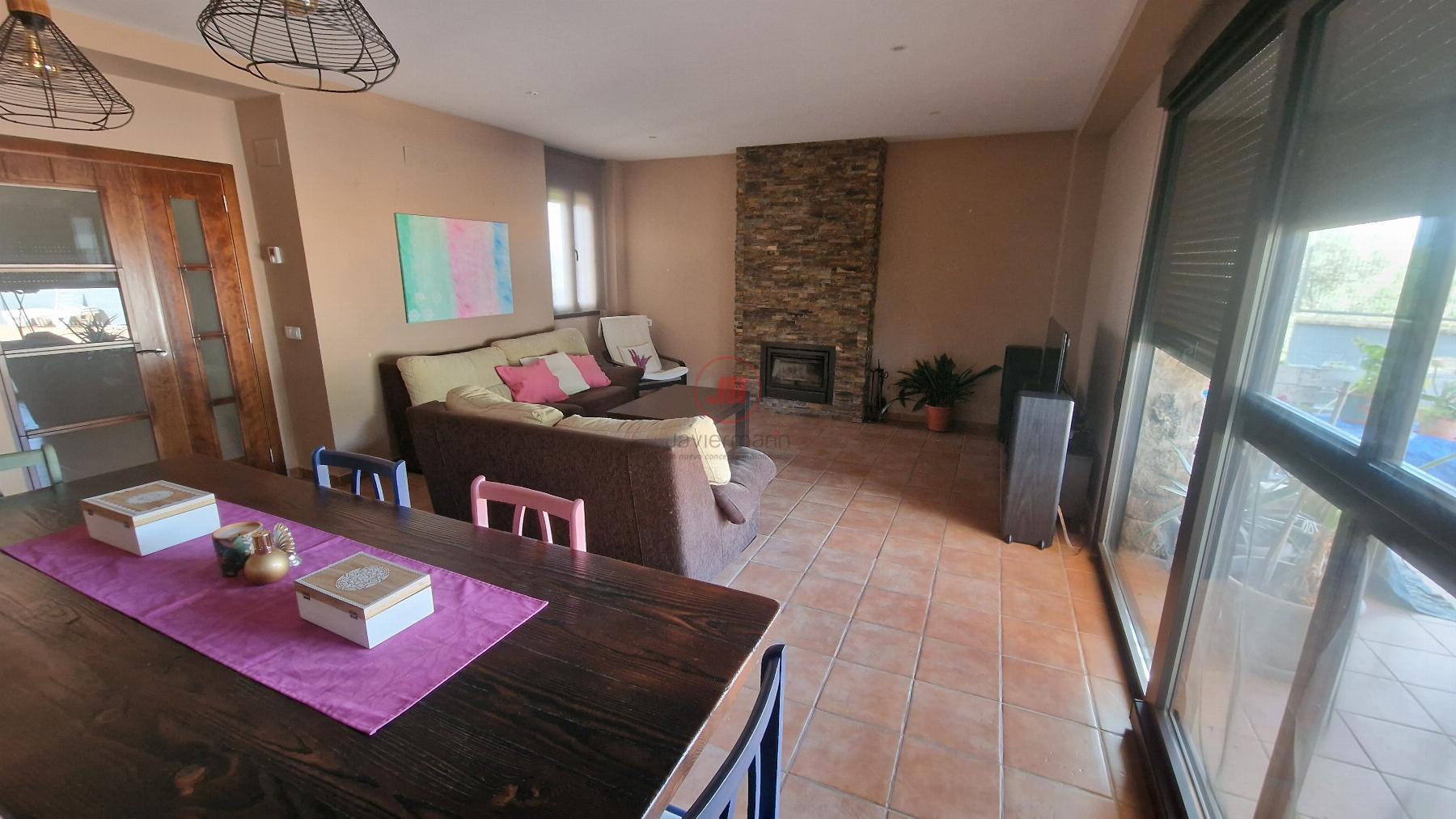 For sale of chalet in Cáceres