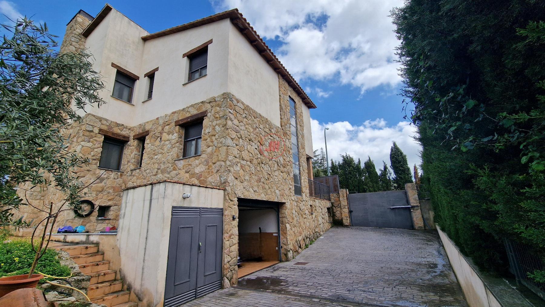 For sale of chalet in Cáceres