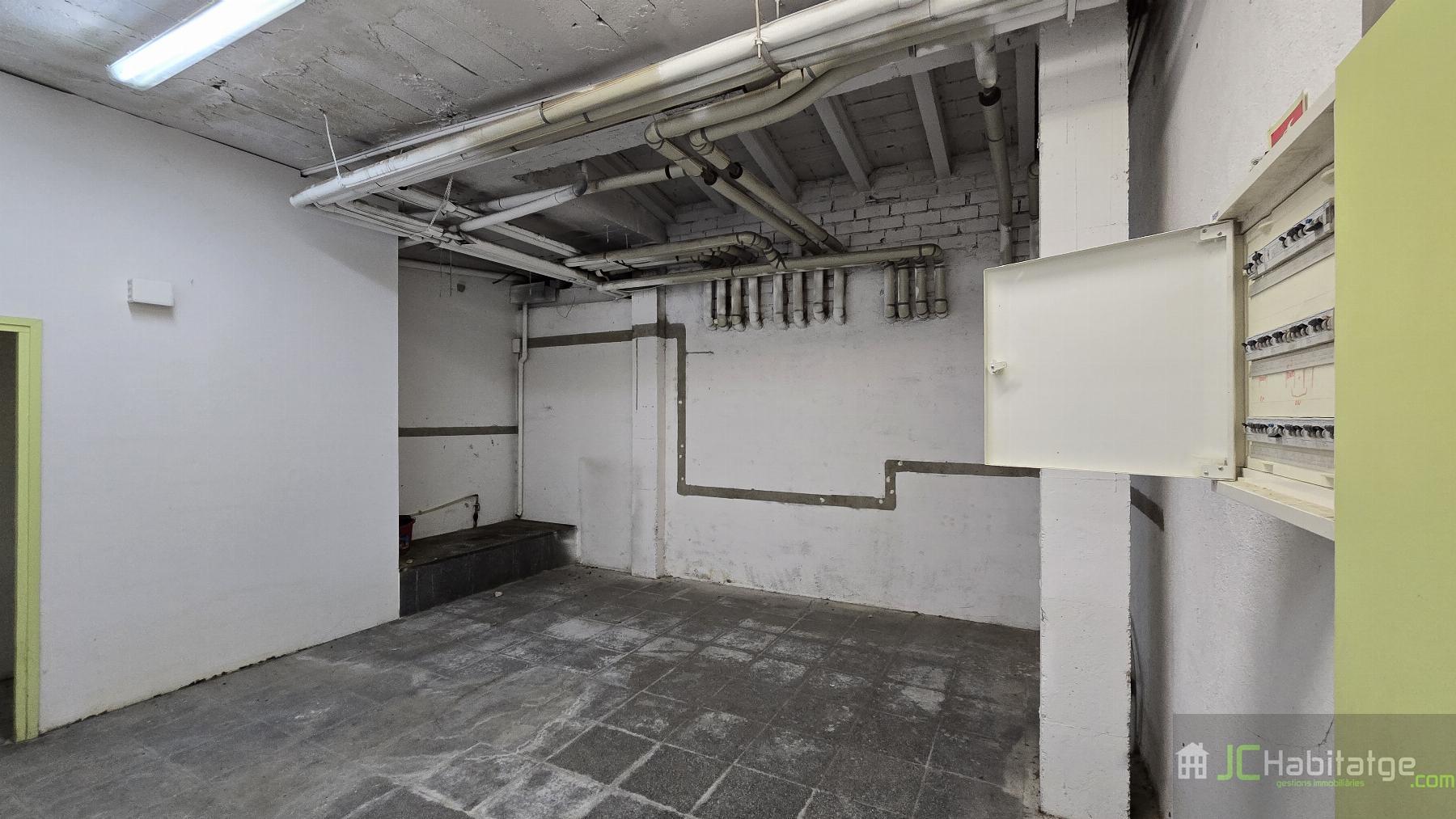 Venta de local comercial en Ripoll