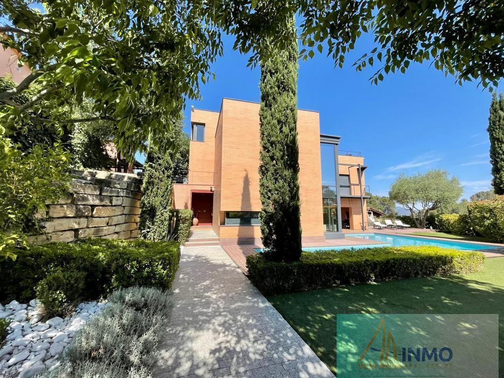 For sale of villa in Castellví de Rosanes