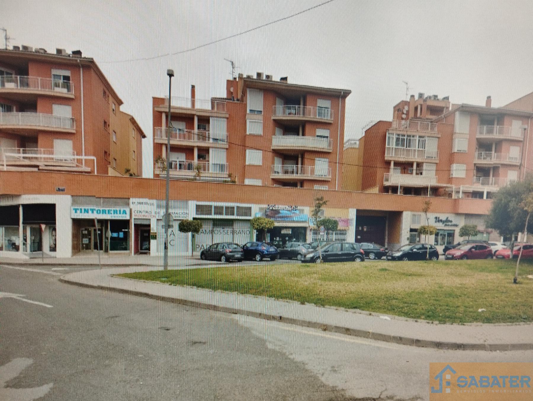 For rent of commercial in Churra