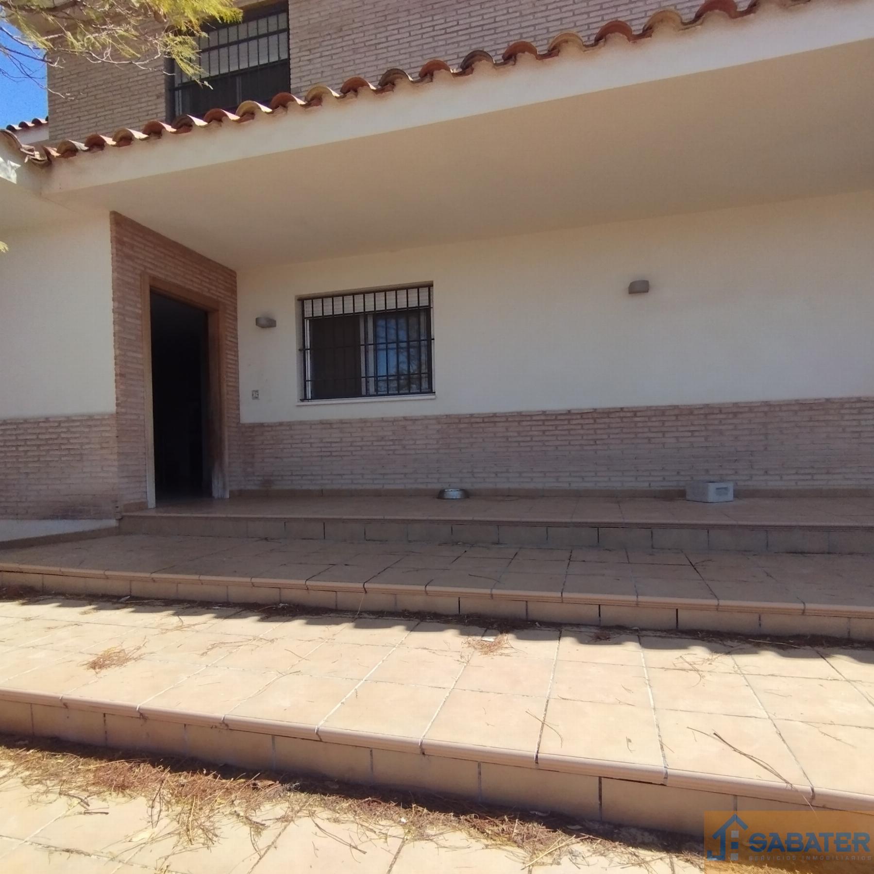 Venta de chalet en Zarandona