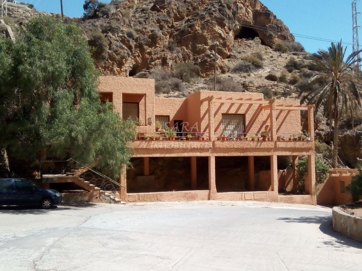 Venta de chalet en Roquetas de Mar