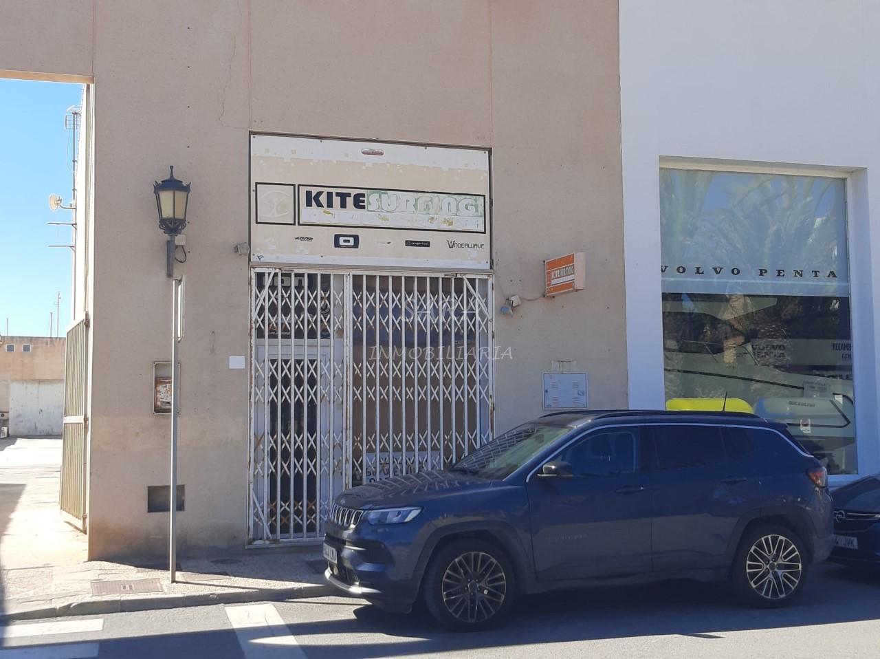 Alquiler de local comercial en Almerimar