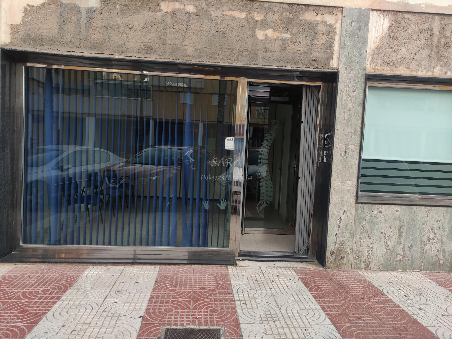 Venta de local comercial en Roquetas de Mar