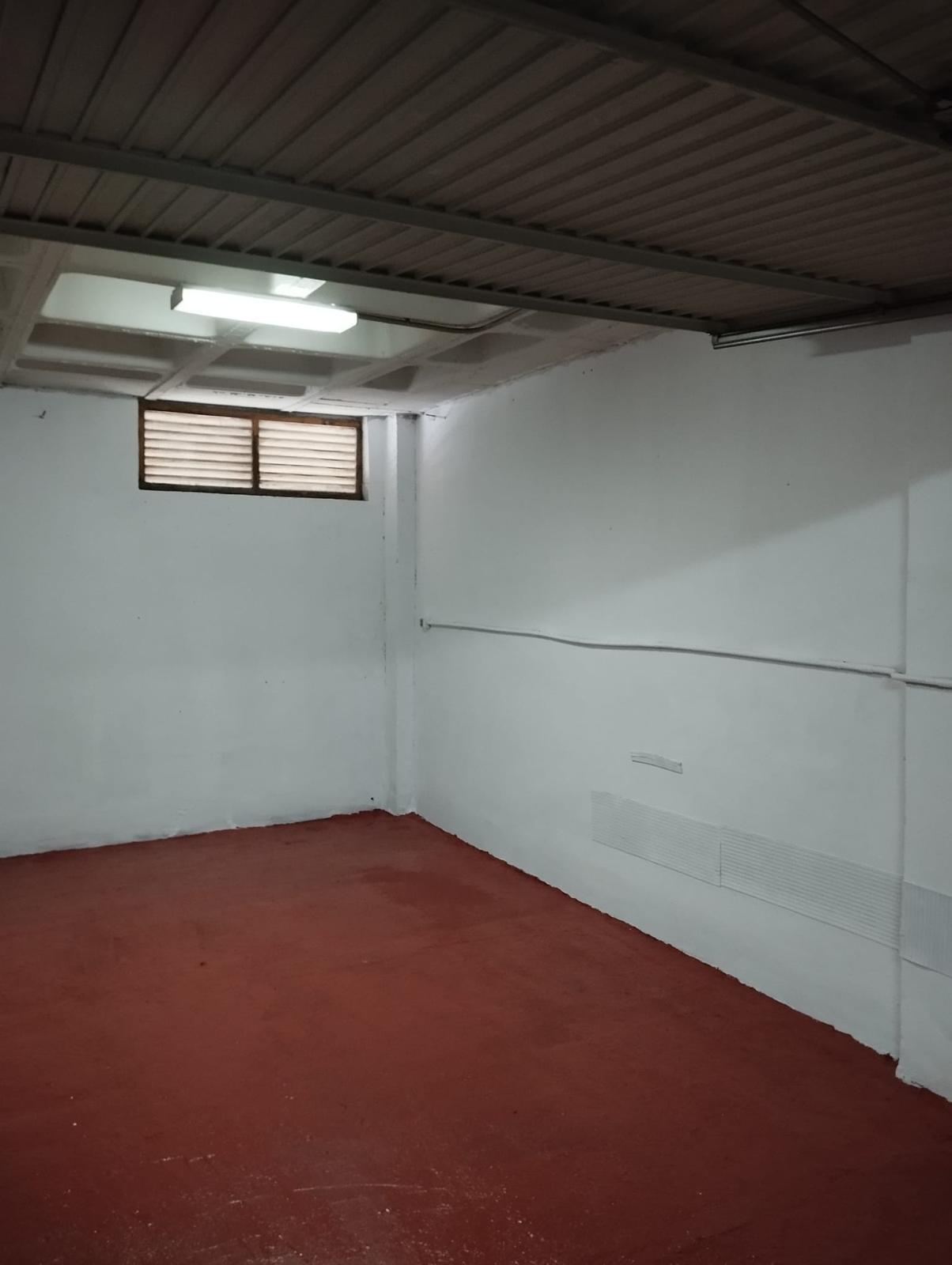 For sale of garage in San Fernando