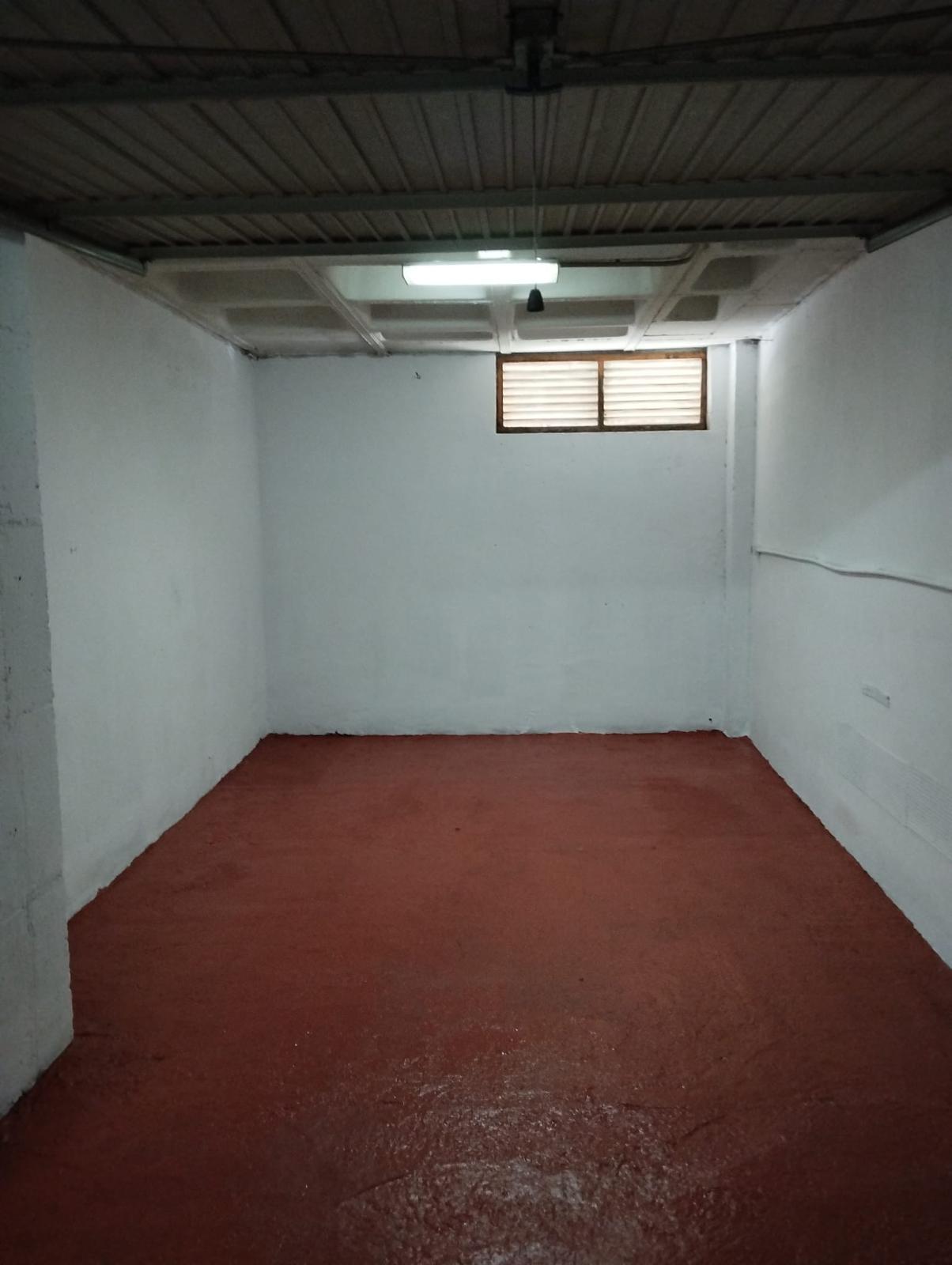 For sale of garage in San Fernando