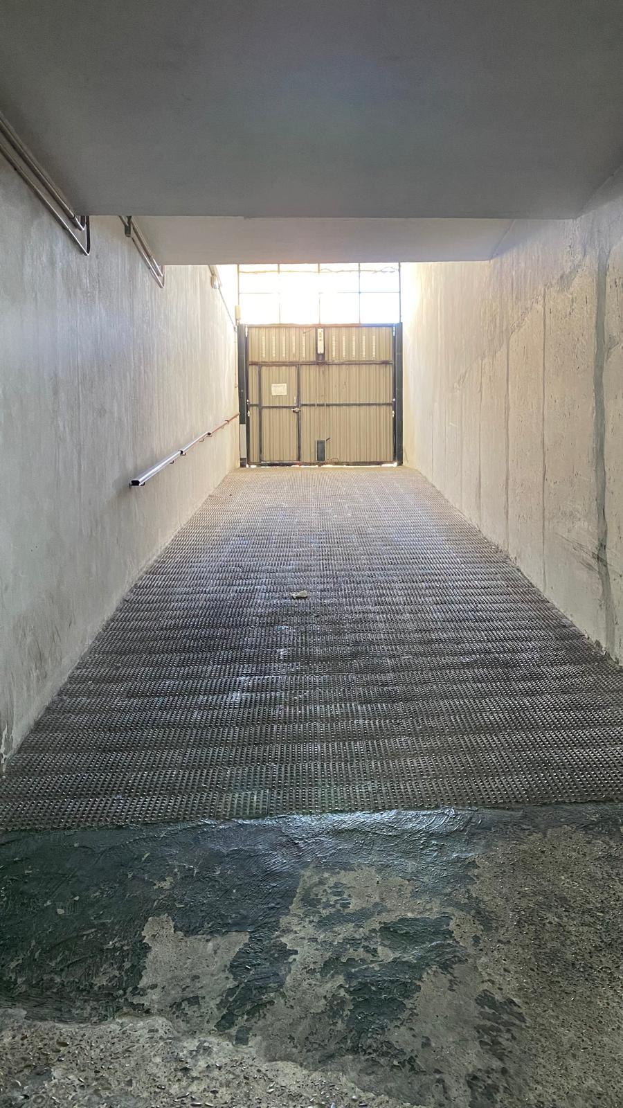 For sale of garage in San Fernando