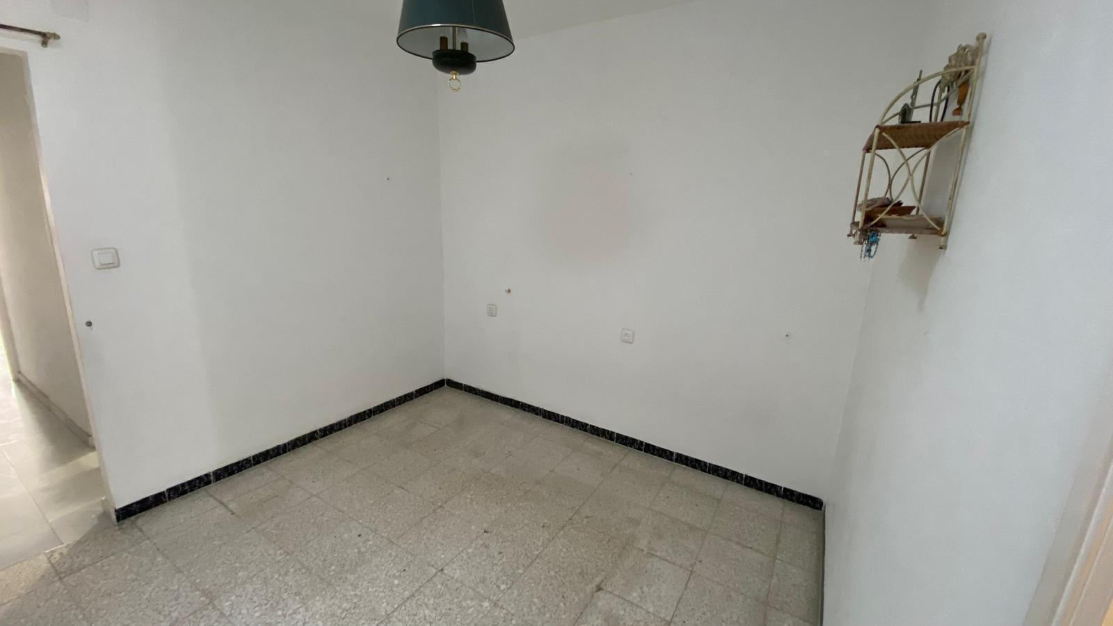 For sale of house in San Fernando