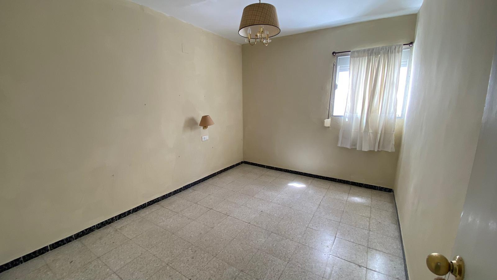 For sale of house in San Fernando